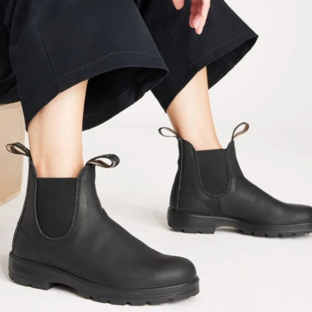 Blundstone's Women's Classic Chelsea boots #558, size 8.5